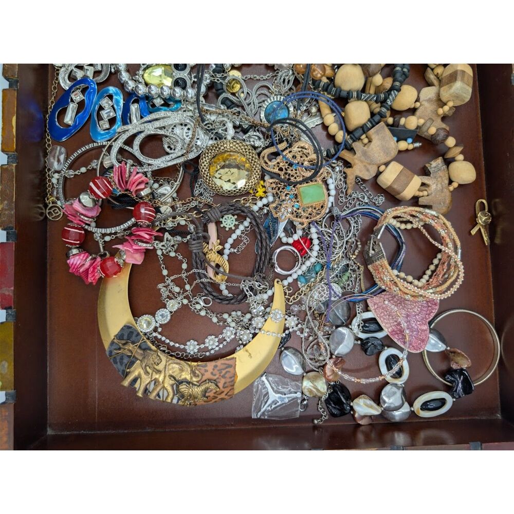 Junk Mixed Jewelry Lot Crafting Upcycle Repair 2.11 lbs READ - Picture 7 of 8